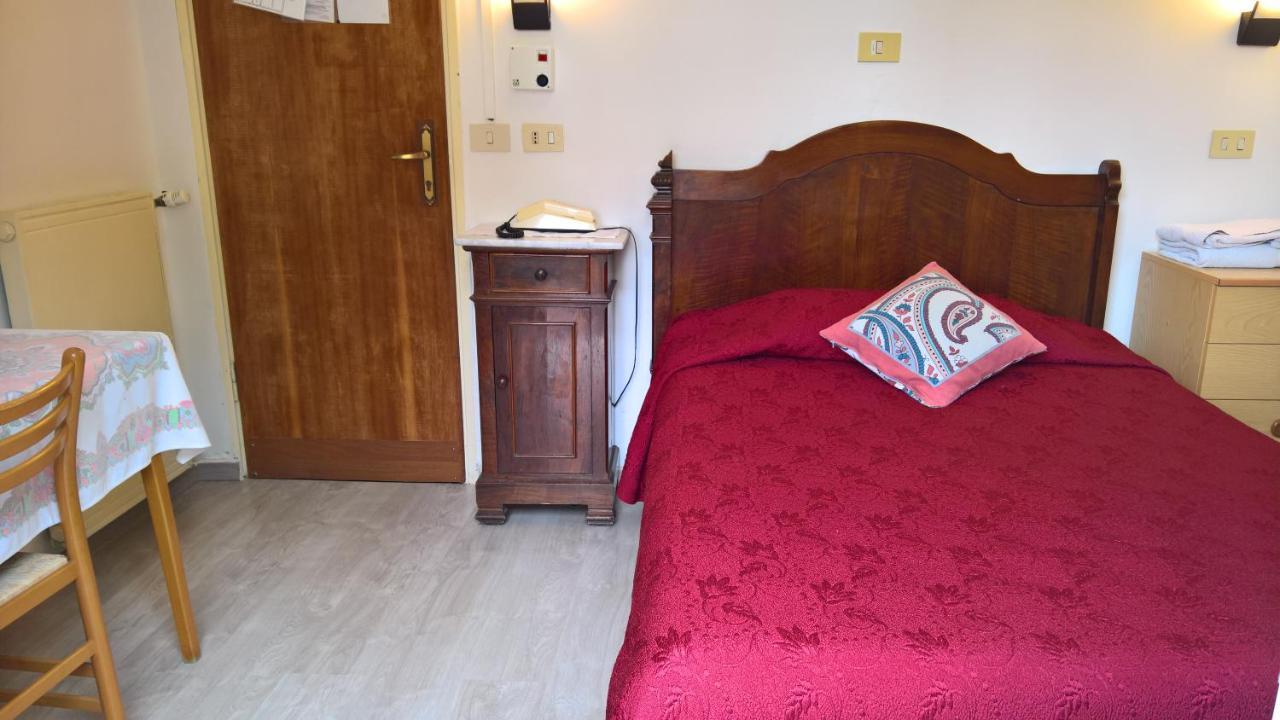 Hotel Deutsche Familien Finale Ligure Kültér fotó