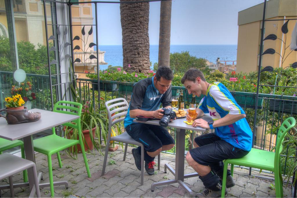 Hotel Deutsche Familien Finale Ligure Kültér fotó