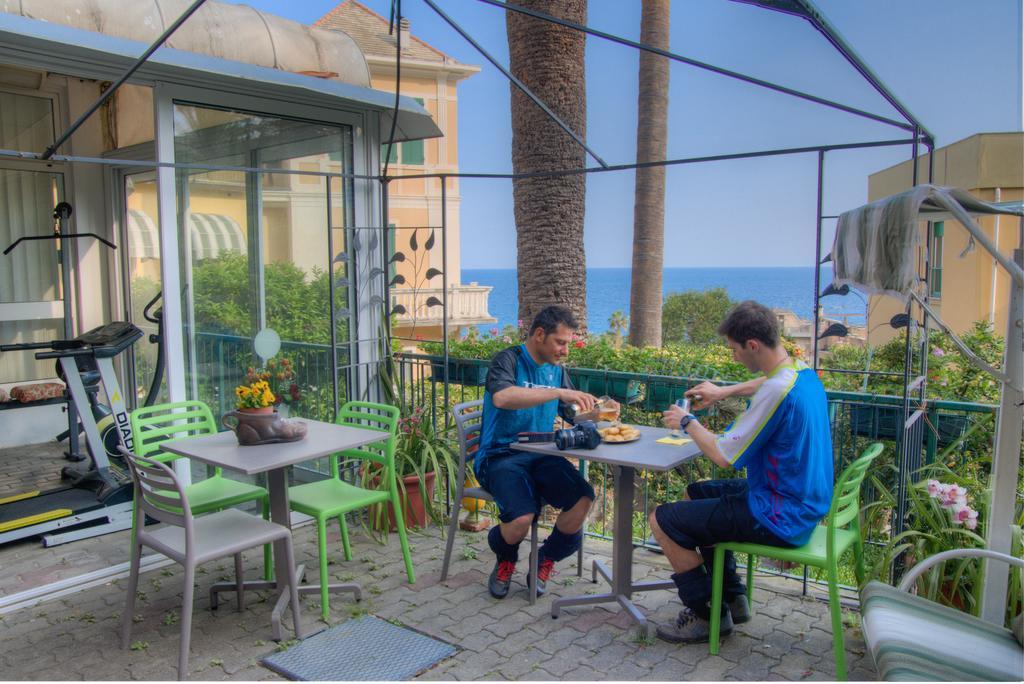 Hotel Deutsche Familien Finale Ligure Kültér fotó