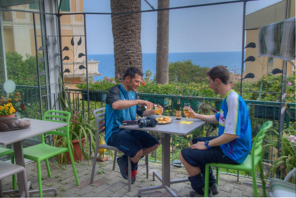 Hotel Deutsche Familien Finale Ligure Kültér fotó