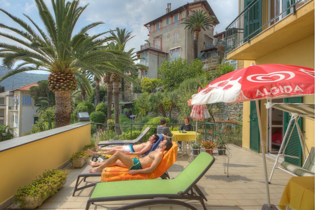 Hotel Deutsche Familien Finale Ligure Kültér fotó