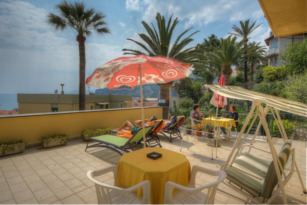 Hotel Deutsche Familien Finale Ligure Kültér fotó