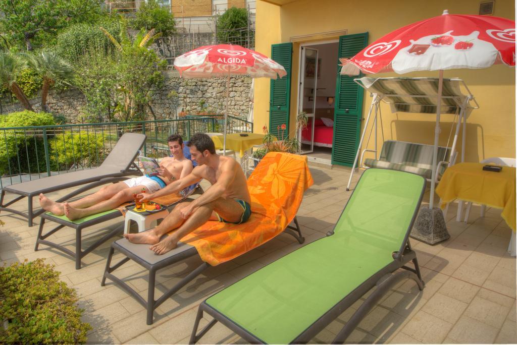 Hotel Deutsche Familien Finale Ligure Kültér fotó