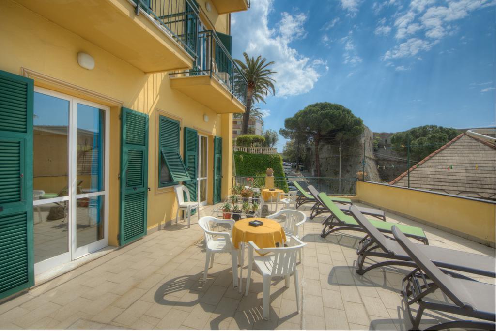 Hotel Deutsche Familien Finale Ligure Kültér fotó