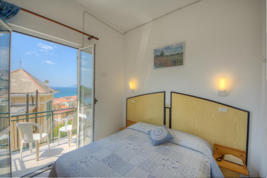 Hotel Deutsche Familien Finale Ligure Kültér fotó