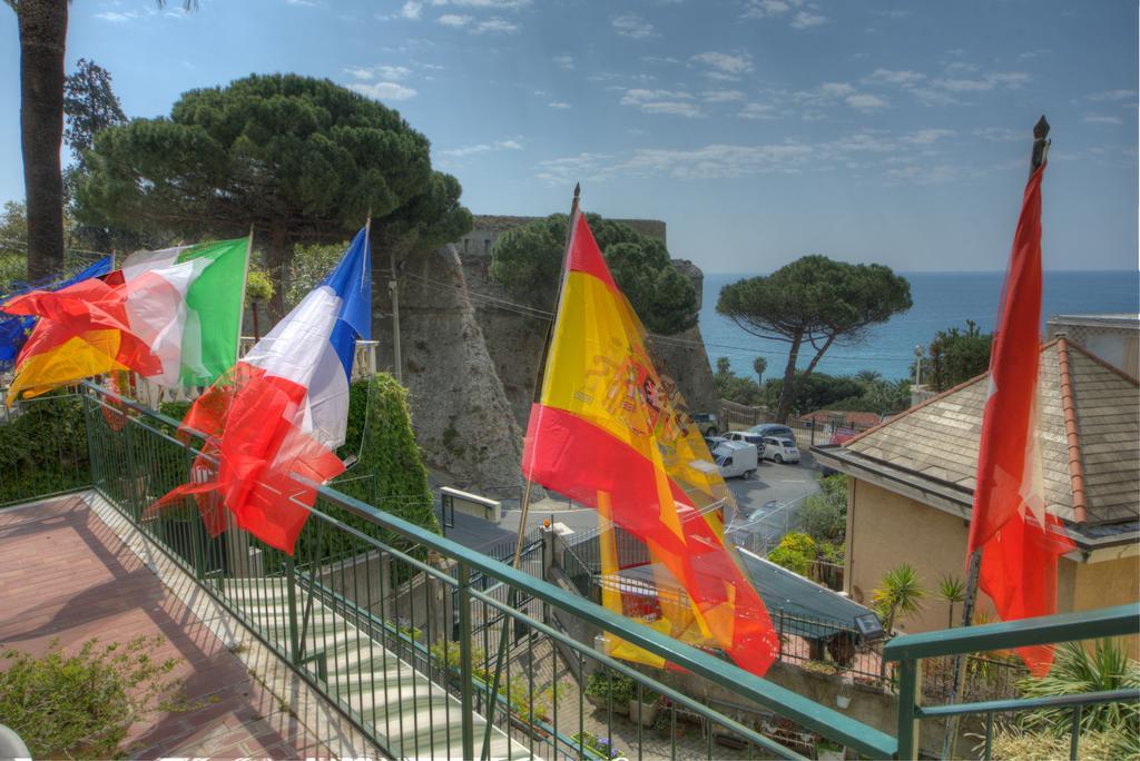 Hotel Deutsche Familien Finale Ligure Kültér fotó