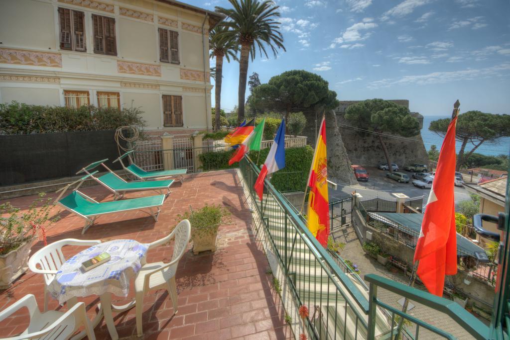 Hotel Deutsche Familien Finale Ligure Kültér fotó
