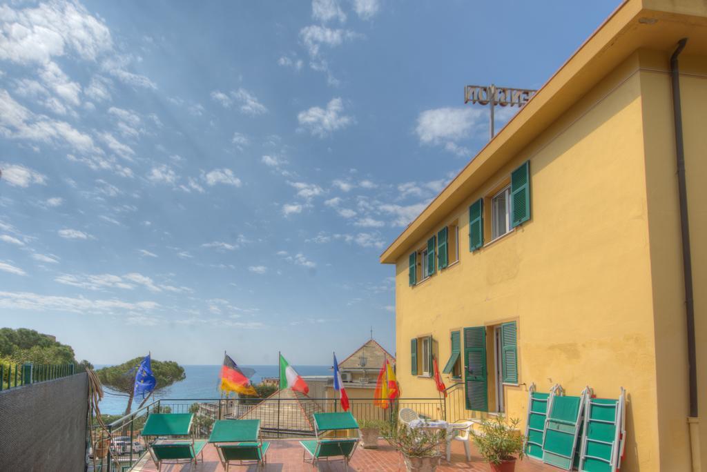 Hotel Deutsche Familien Finale Ligure Kültér fotó