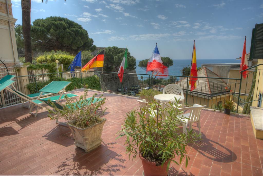 Hotel Deutsche Familien Finale Ligure Kültér fotó