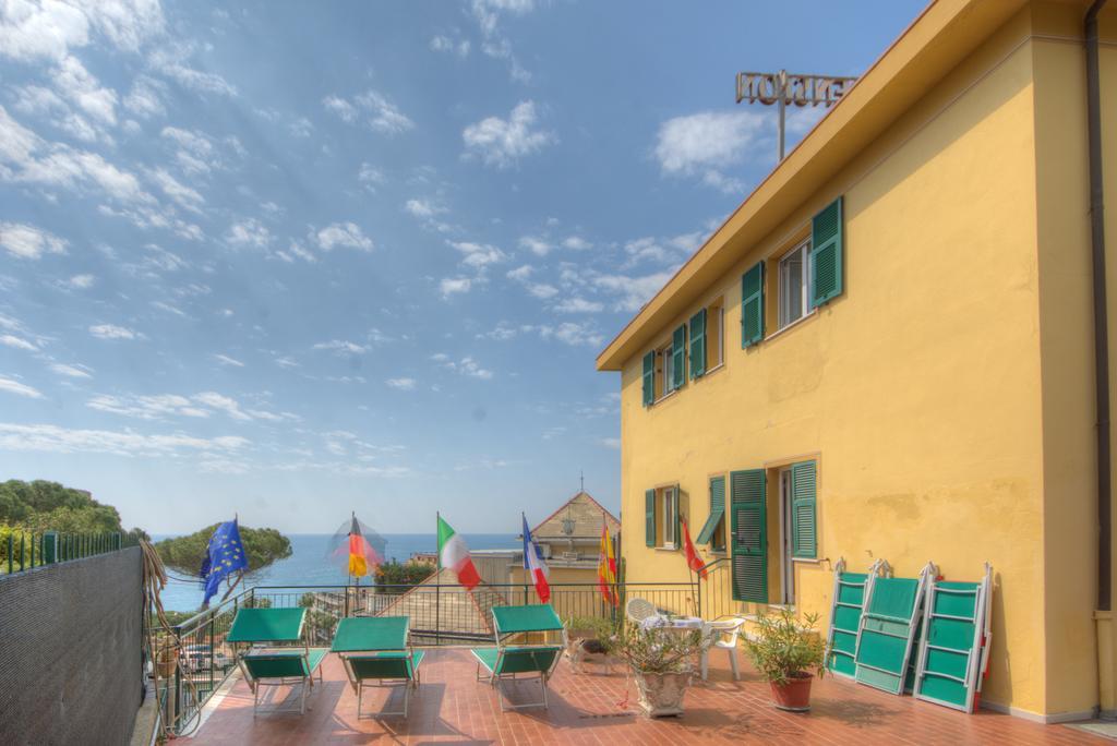 Hotel Deutsche Familien Finale Ligure Kültér fotó