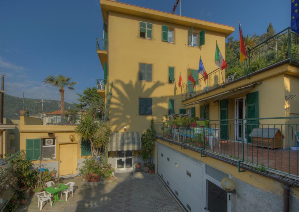 Hotel Deutsche Familien Finale Ligure Kültér fotó