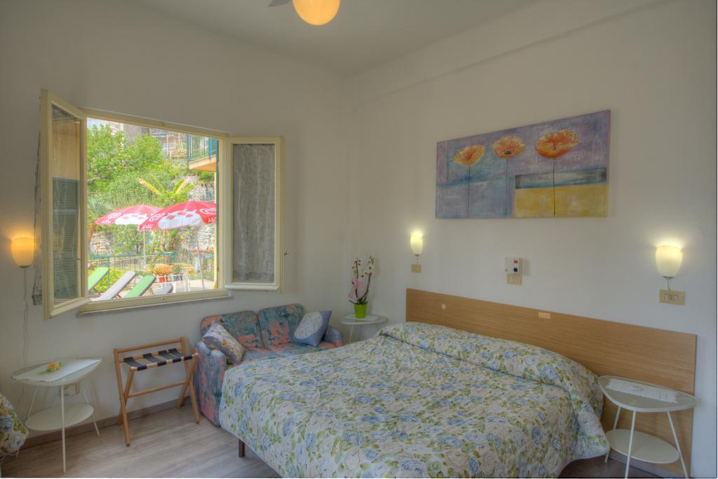 Hotel Deutsche Familien Finale Ligure Kültér fotó
