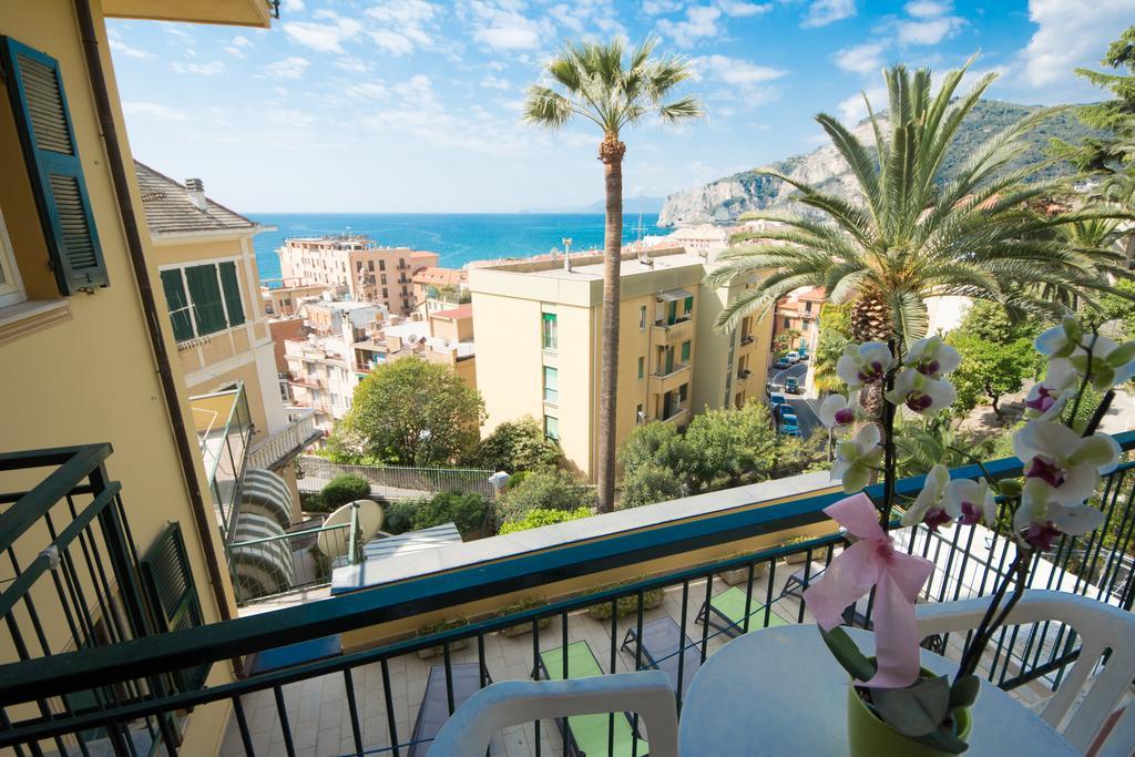 Hotel Deutsche Familien Finale Ligure Kültér fotó